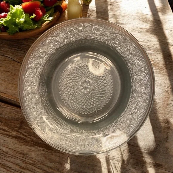 Vintage KIG Indonesia Pressed Glass Clear Plates 9” Diamond Dot Fleur De Lis - Picture 8 of 9